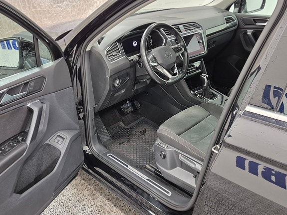 Volkswagen Tiguan 2 of 11