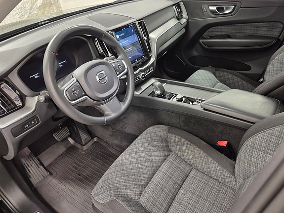 Volvo XC60 2 of 11