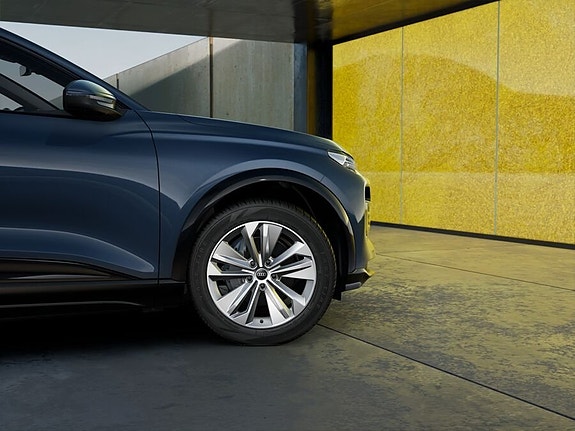 Audi Q6 e-tron 4 of 5
