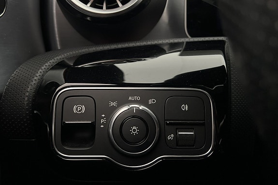 Mercedes-Benz CLA220 24 of 27