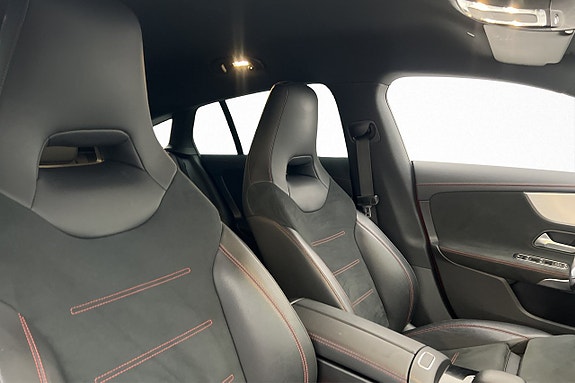 Mercedes-Benz CLA220 13 of 27
