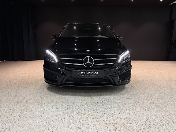 Mercedes-Benz B180 d 2 of 5