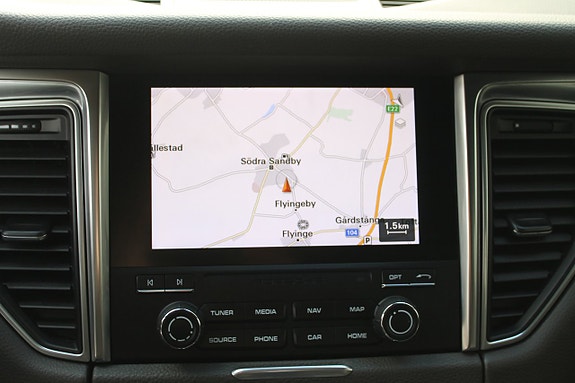 Porsche Macan 7 of 9