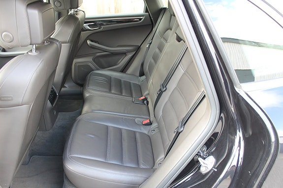 Porsche Macan 6 of 9