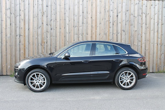 Porsche Macan 2 of 5