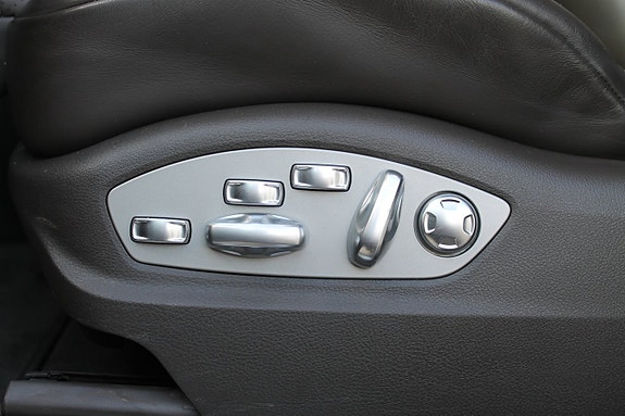 Porsche Macan 9 of 9