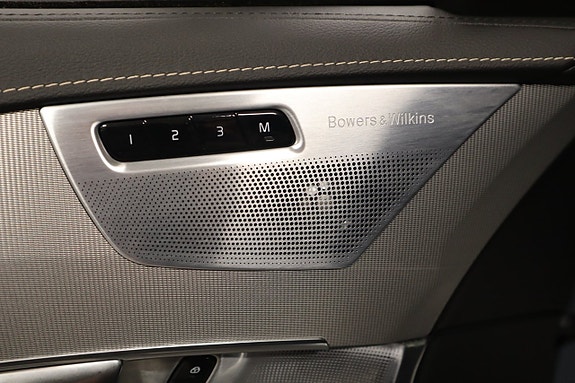Volvo XC90 14 of 19