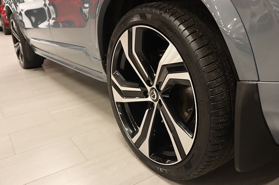 Volvo XC90 10 of 19