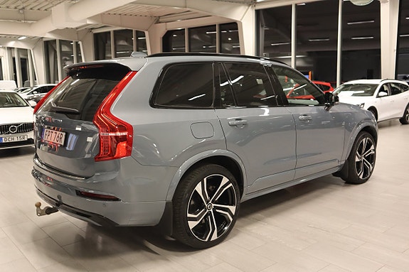 Volvo XC90 2 of 5
