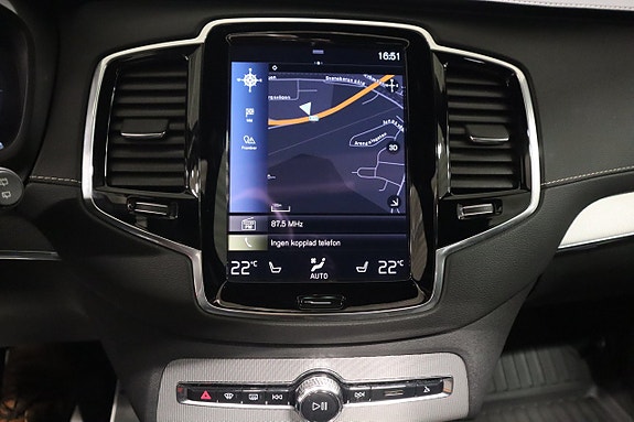 Volvo XC90 16 of 19