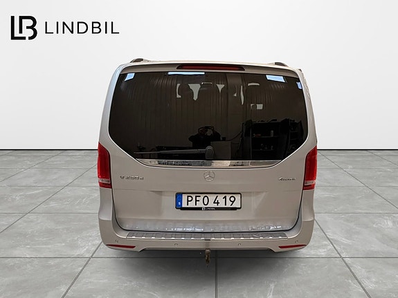 Mercedes-Benz V250 8 of 13
