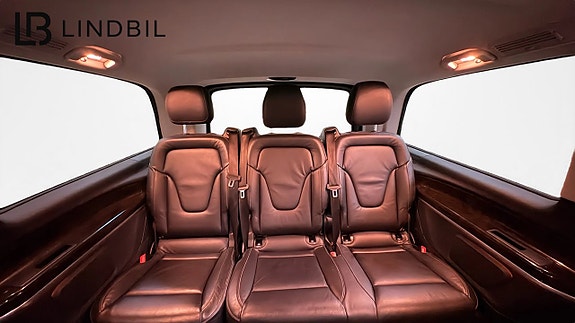 Mercedes-Benz V250 12 of 13
