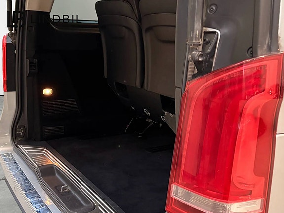 Mercedes-Benz V250 13 of 13
