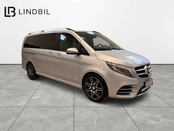 Mercedes-Benz V250 3 of 5