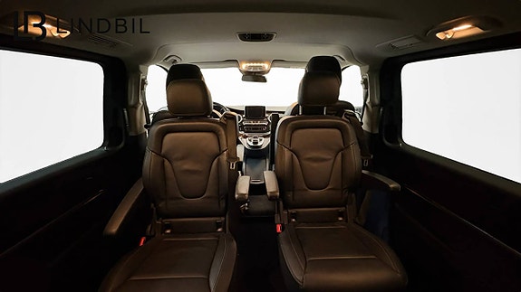 Mercedes-Benz V250 11 of 13