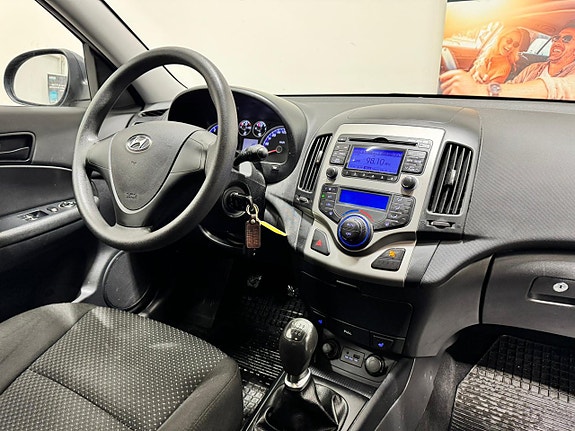 Hyundai i30 2 of 5