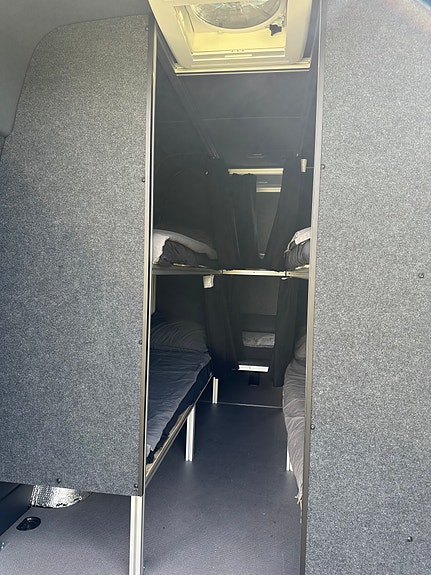 Mercedes-Benz Sprinter 10 of 12