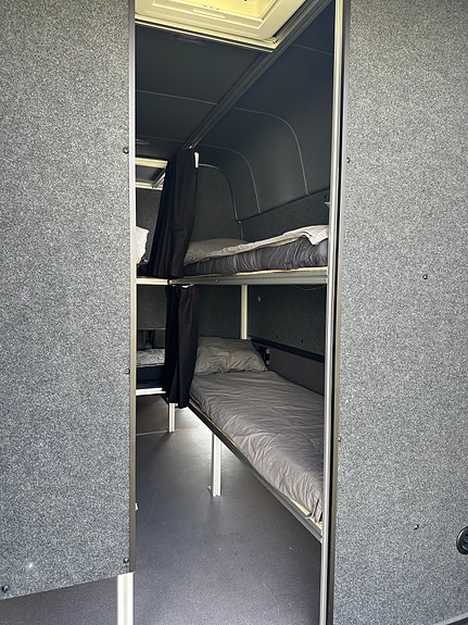 Mercedes-Benz Sprinter 9 of 12