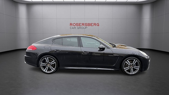 Porsche Panamera 4 of 5