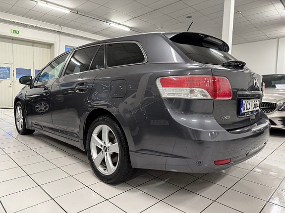 Toyota Avensis 5 of 5