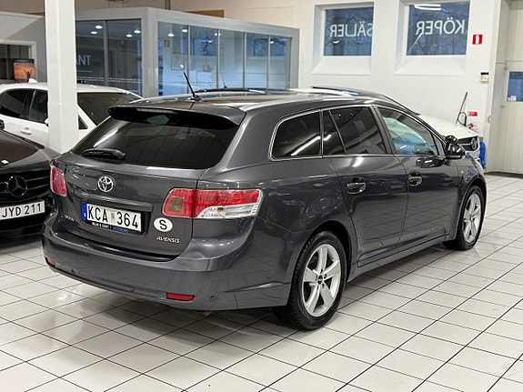 Toyota Avensis 3 of 5