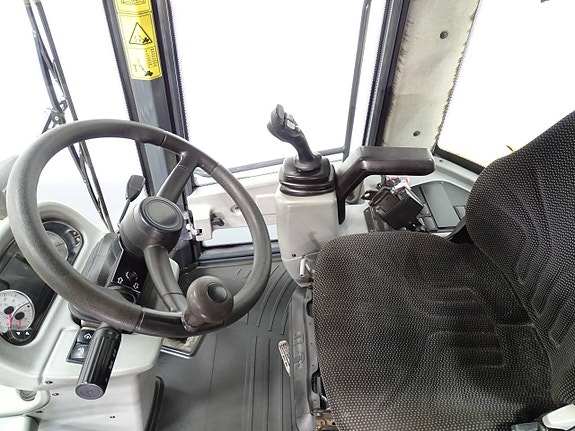 Yanmar V80 - 18 5 of 6