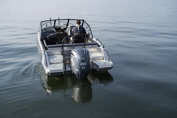 Buster Magnum 2026 med Yamaha F250 XSB Black Edition 4 of 6