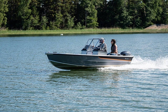 Buster S2 2026 med Yamha F30 BETL