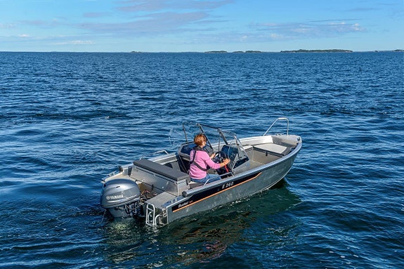 Buster M2  Med Yamaha F40 2026