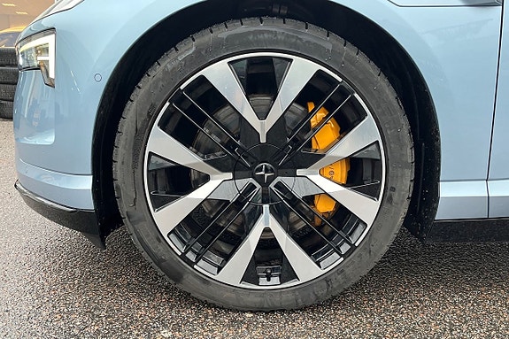 Polestar 4 10 of 27