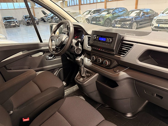 Renault Trafic 14 of 18