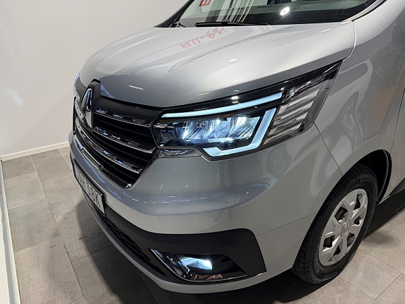 Renault Trafic 7 of 18