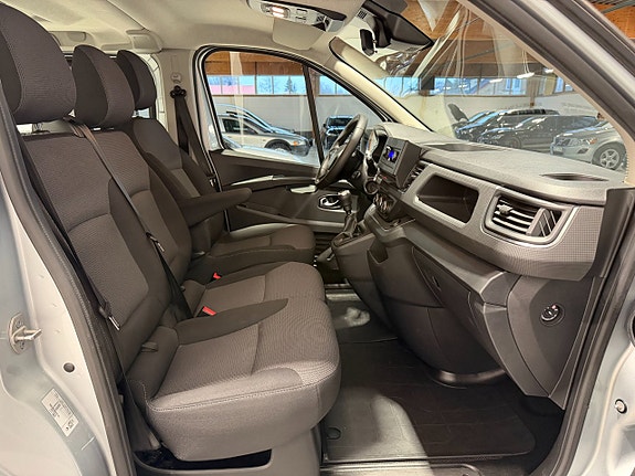 Renault Trafic 12 of 18
