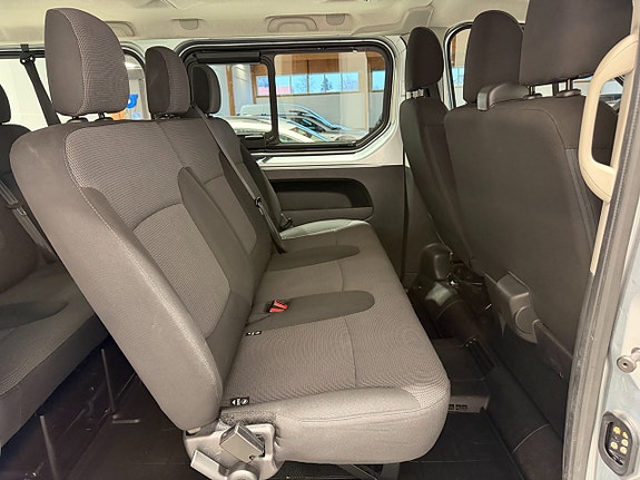 Renault Trafic 10 of 18