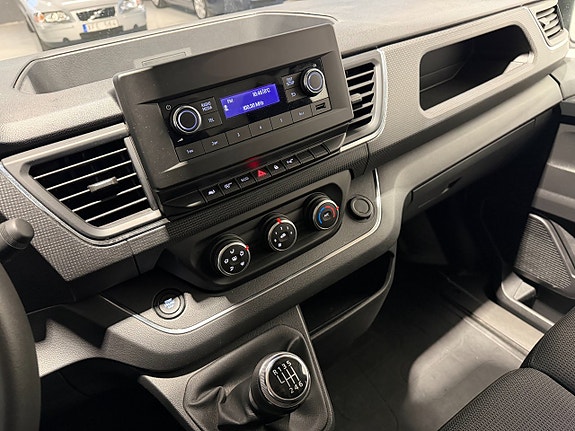 Renault Trafic 18 of 18