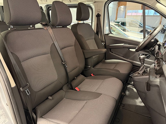 Renault Trafic 13 of 18