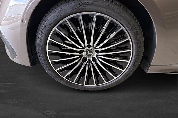 Mercedes-Benz E300 6 of 13