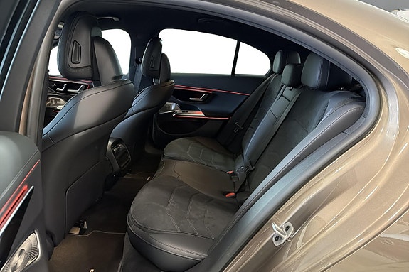 Mercedes-Benz E300 11 of 13
