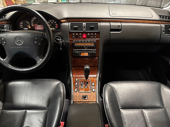 Mercedes-Benz E240 19 of 19