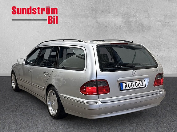 Mercedes-Benz E240 4 of 19