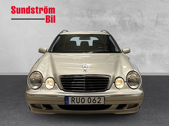 Mercedes-Benz E240 8 of 19