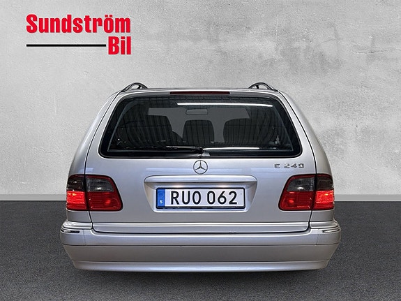 Mercedes-Benz E240 5 of 19
