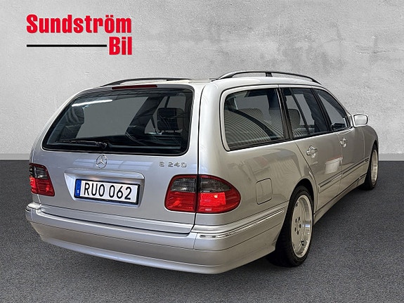 Mercedes-Benz E240 6 of 19
