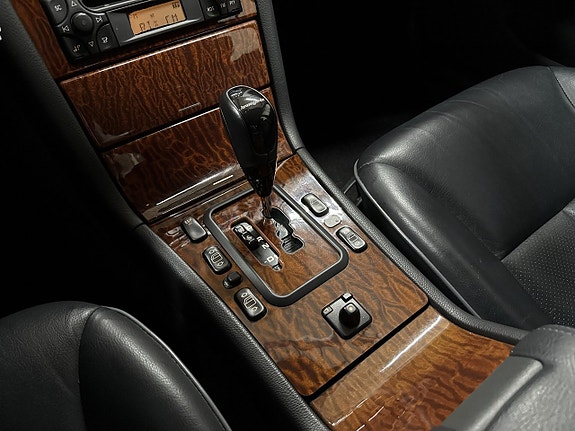 Mercedes-Benz E240 18 of 19