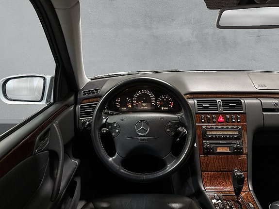 Mercedes-Benz E240 13 of 19