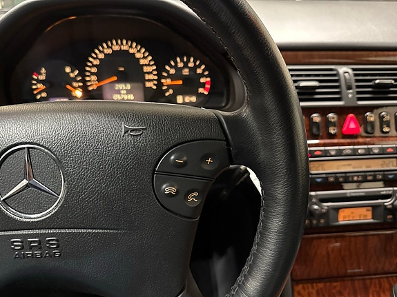 Mercedes-Benz E240 16 of 19