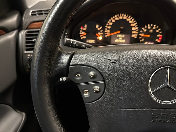 Mercedes-Benz E240 15 of 19