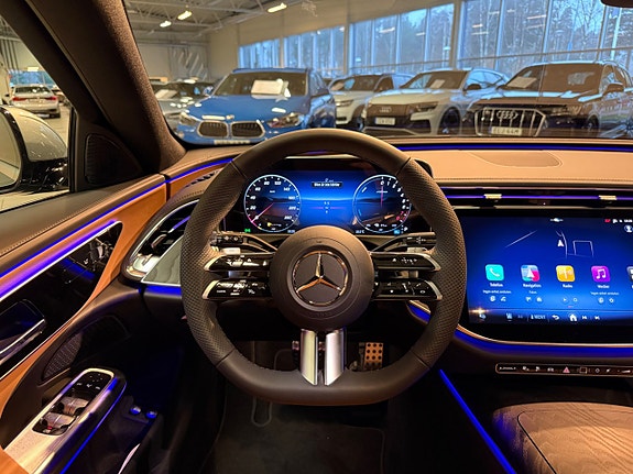 Mercedes-Benz E300 e 14 of 18