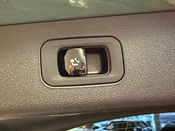 Mercedes-Benz E300 e 7 of 18