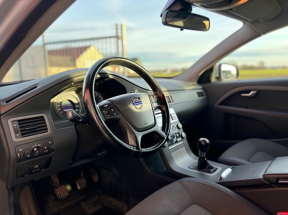 Volvo V70 8 of 22